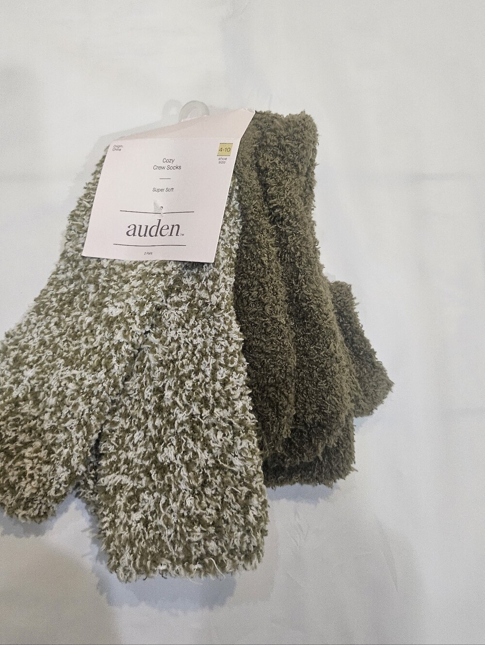 NwT 2 Pairs Auden Cozy Crew Super Soft Olive & Cream Casual Socks. Size 4-10